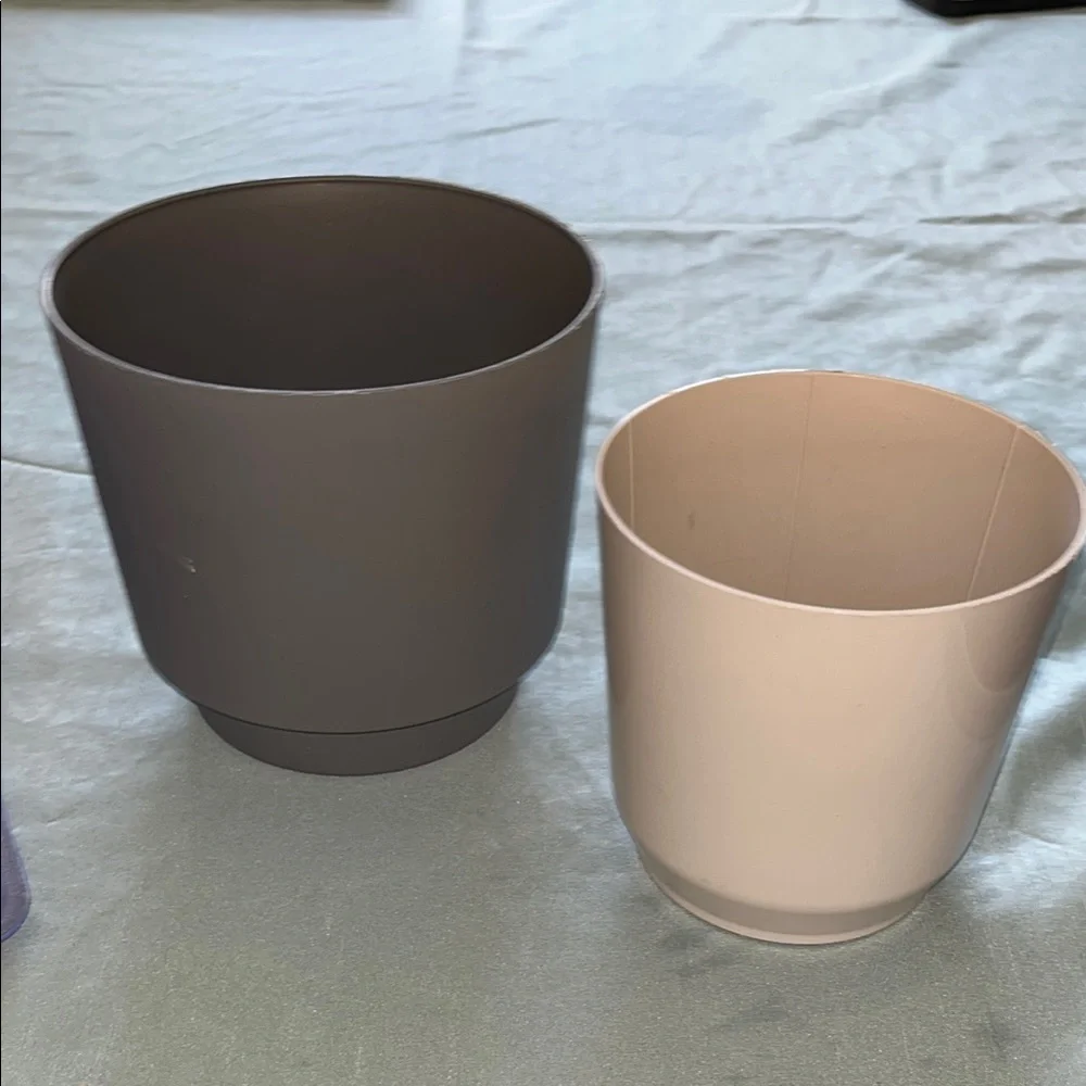 Elegant Gray and Cream Plastic Planters Set Of 2